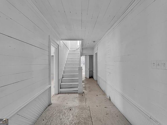4th image of 119 Johnson St