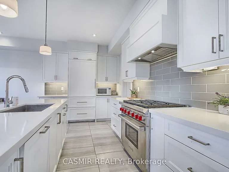 9873 Keele St — Photo 12