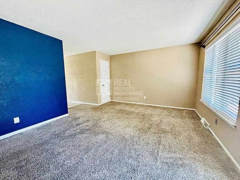 9301 Julian Way — Photo 2