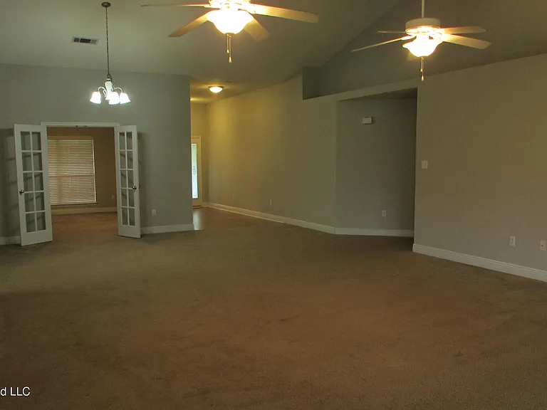 14597 Bruce Cv S — Photo 4