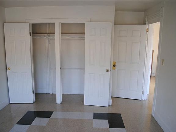 3rd image of 1122 E Church St