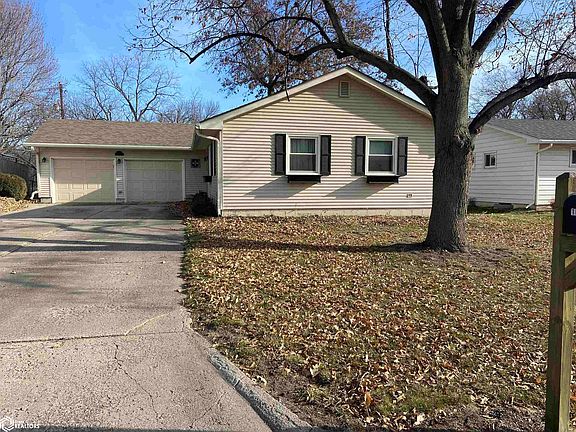 4th image of 1010 Sherwood Ln