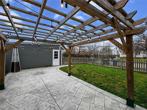 4th image of 14723 Delaware Ave