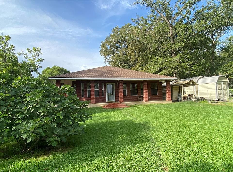 1st image of 361 S Lakeside Dr