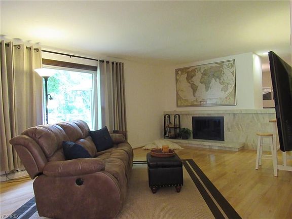3rd image of 5988 Louis Dr