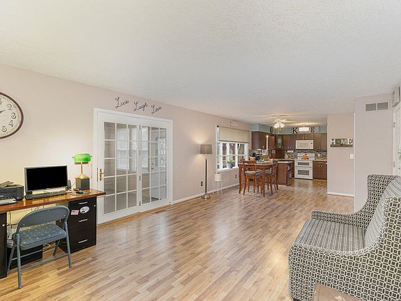 5th image of 214 Buckingham Dr