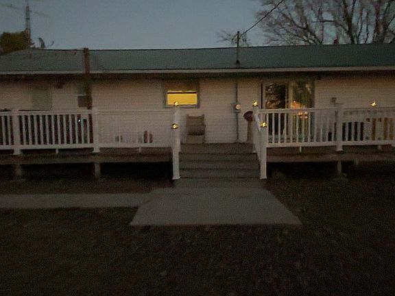3rd image of 575 Commercial St