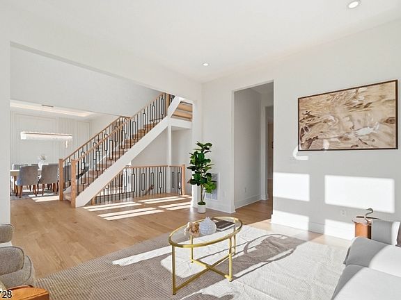 5th image of 65 Summit Ct