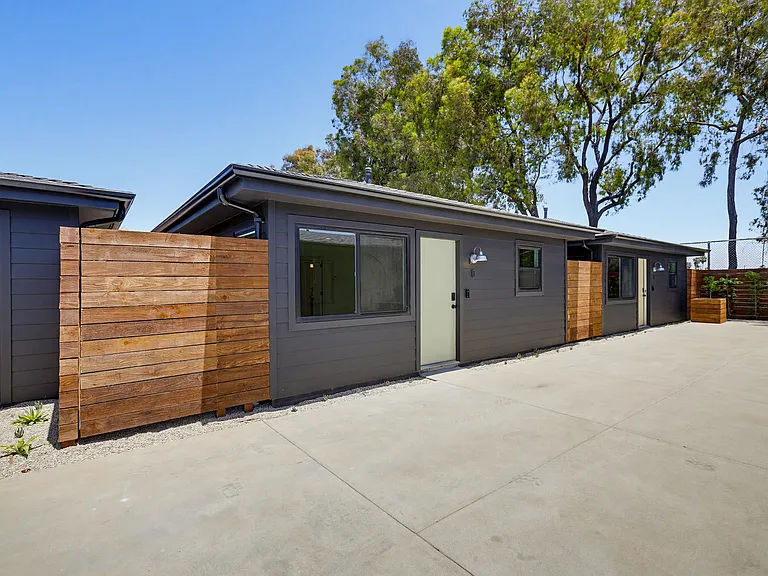 2036 Pomona Ave #D — Photo 2