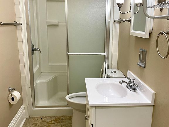 5th image of 201 Monroe St #10922847
