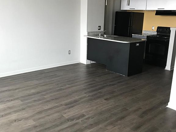 2nd image of 310 W 6th St APT 407