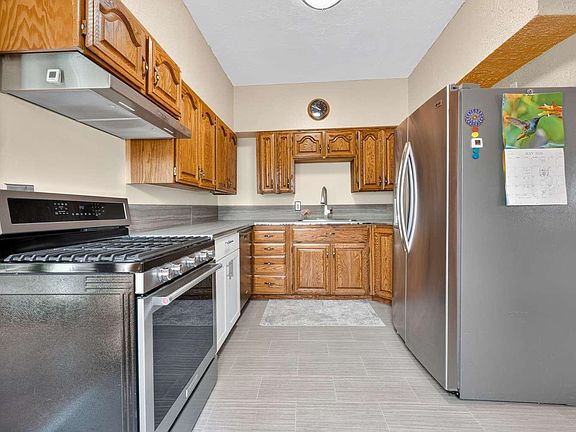 5th image of 910 N 3rd St W