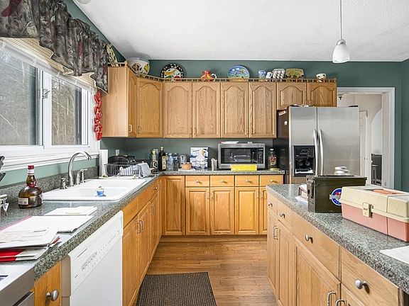 4th image of 291 Blackstone St