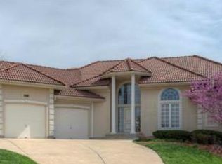 621 NE Persimmon Cir, Lees Summit, MO 64064