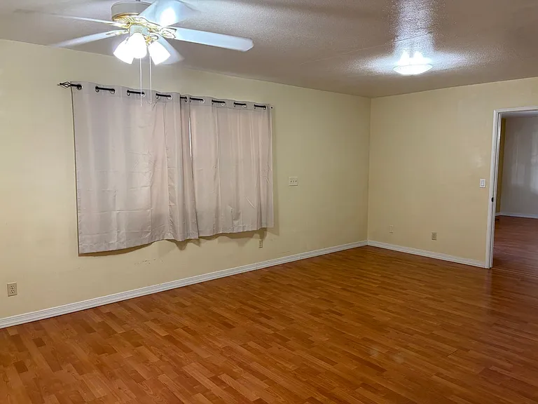 1944 Acoma Blvd W — Photo 14
