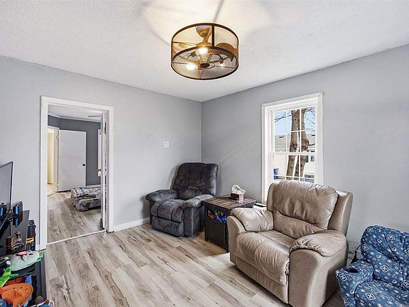 4th image of 126 C Ave