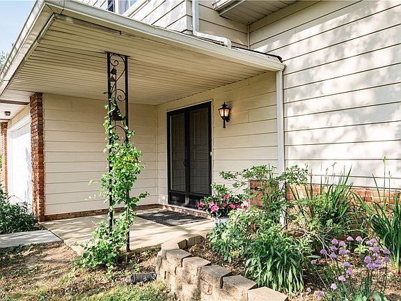 3rd image of 5595 Elm Hill Dr