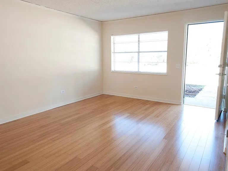 515 Whitfield St — Photo 5