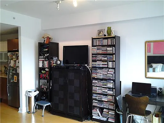Sold by R New York | media 18