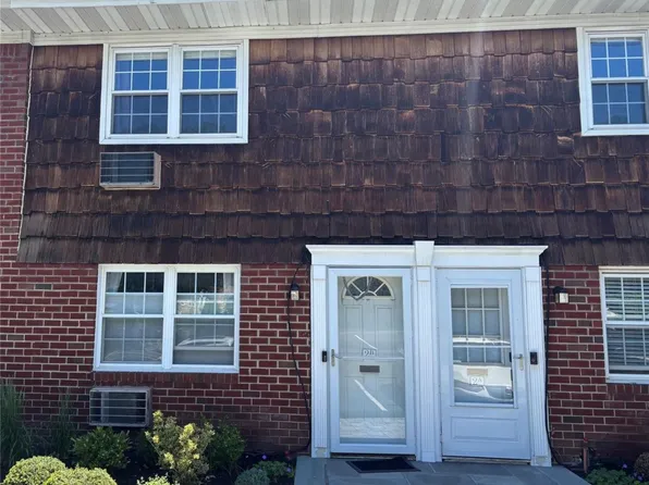 1 Anchorage Ln APT 2B, Oyster Bay, NY 11771