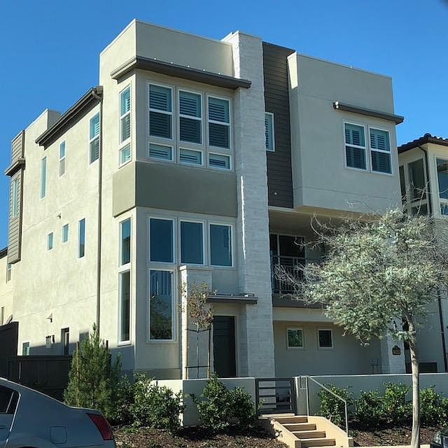 Walk-up to the gated front courtyard!