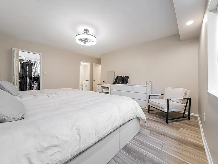 Huntington Green Apartments — Photo 47