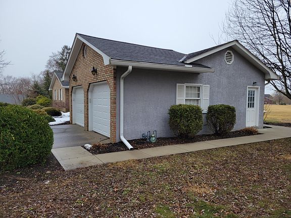 3rd image of 2765 Graham Dr NE