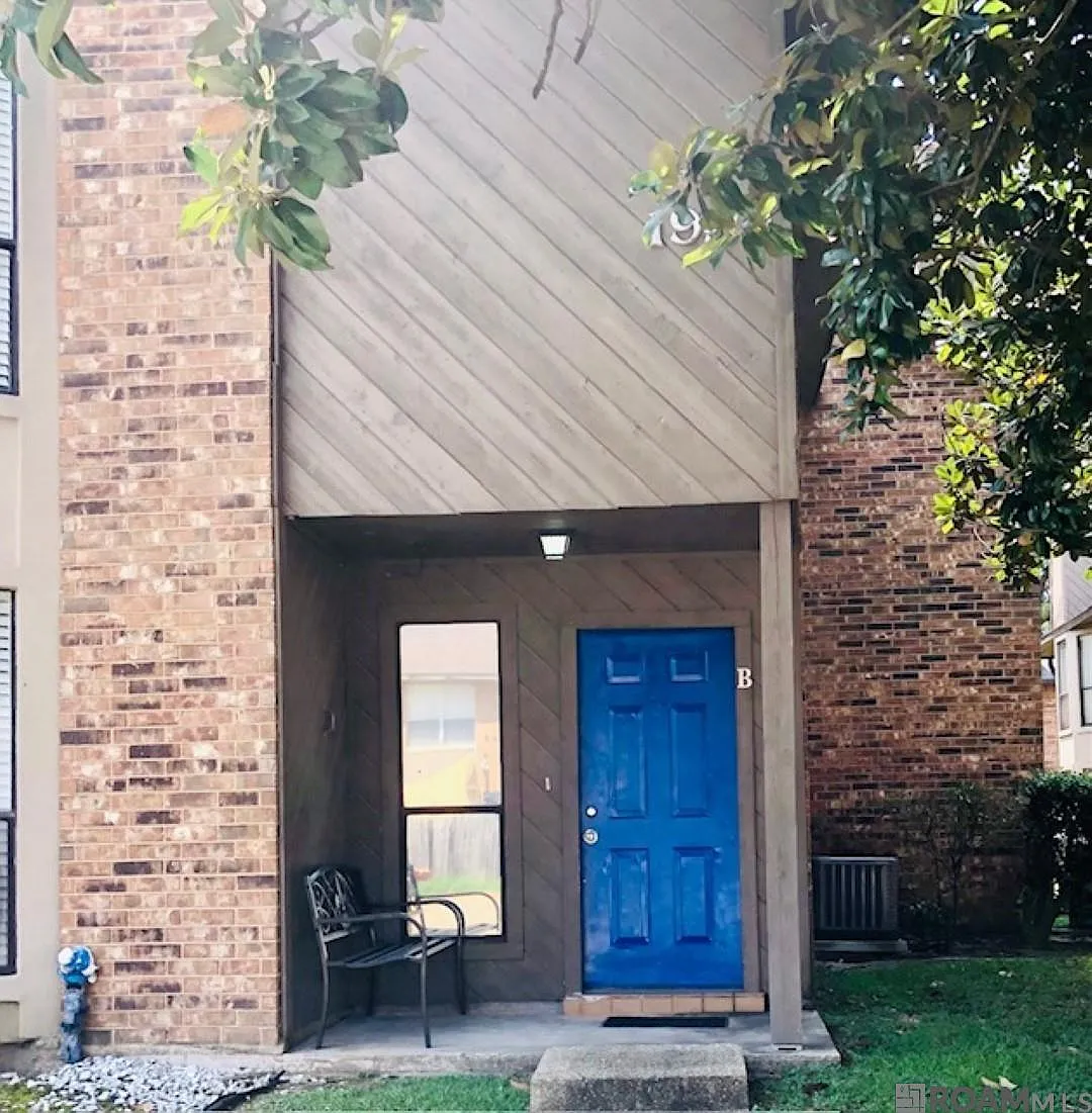 2 bed, 1218 sqft, $1,300 — Photo 1