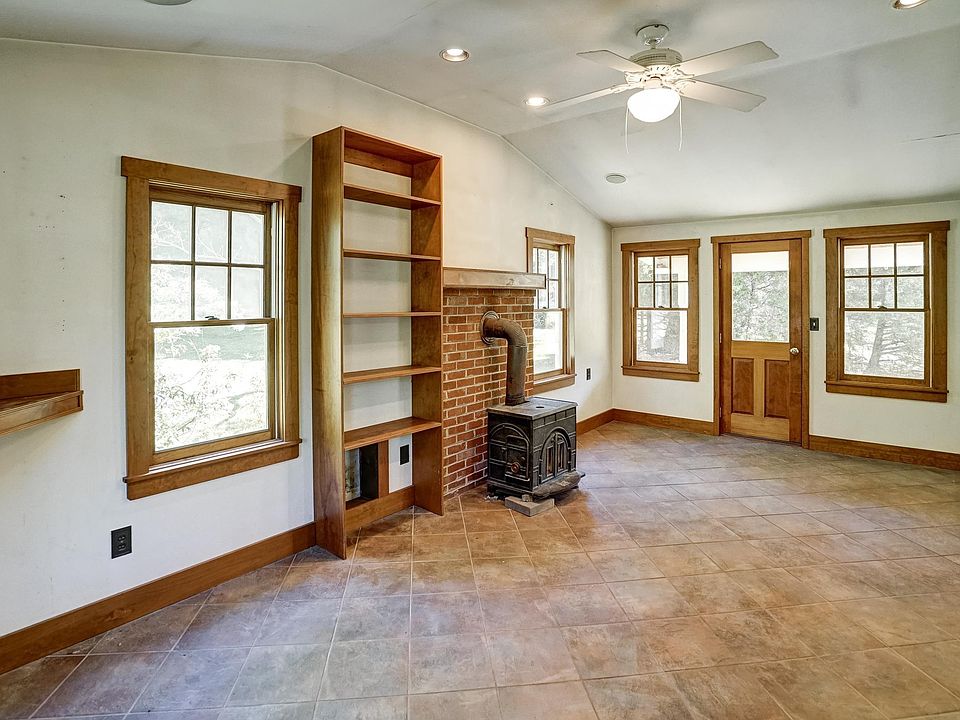 19th image of 1421 Arrington Rd