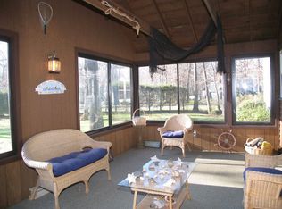 5 Riverside Dr, Cromwell, CT 06416