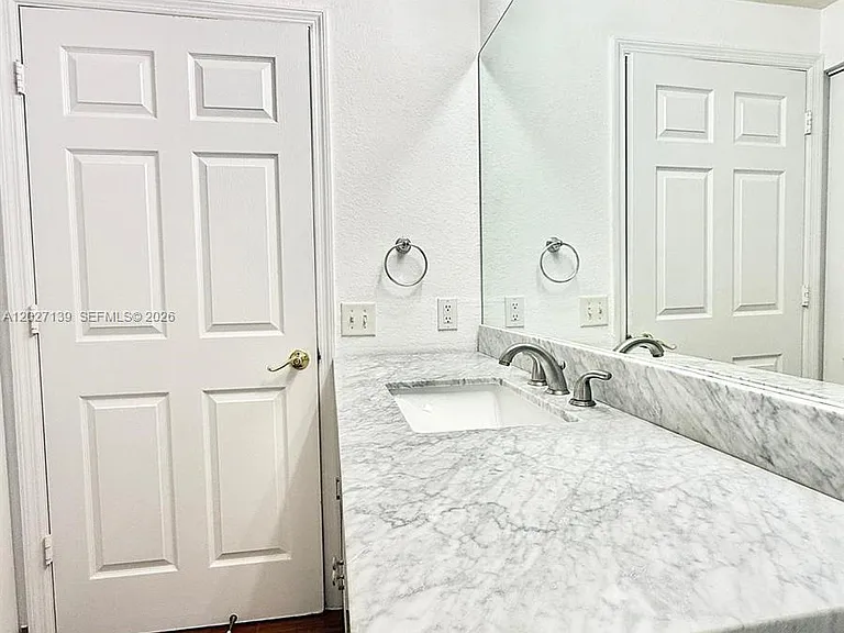 3022 Alcazar Pl #101 — Photo 12