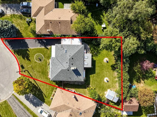 8 Wallbridge Ct, Toronto, ON M2R 1W1