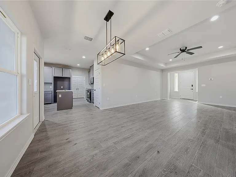 714 Mereet Dr — Photo 7