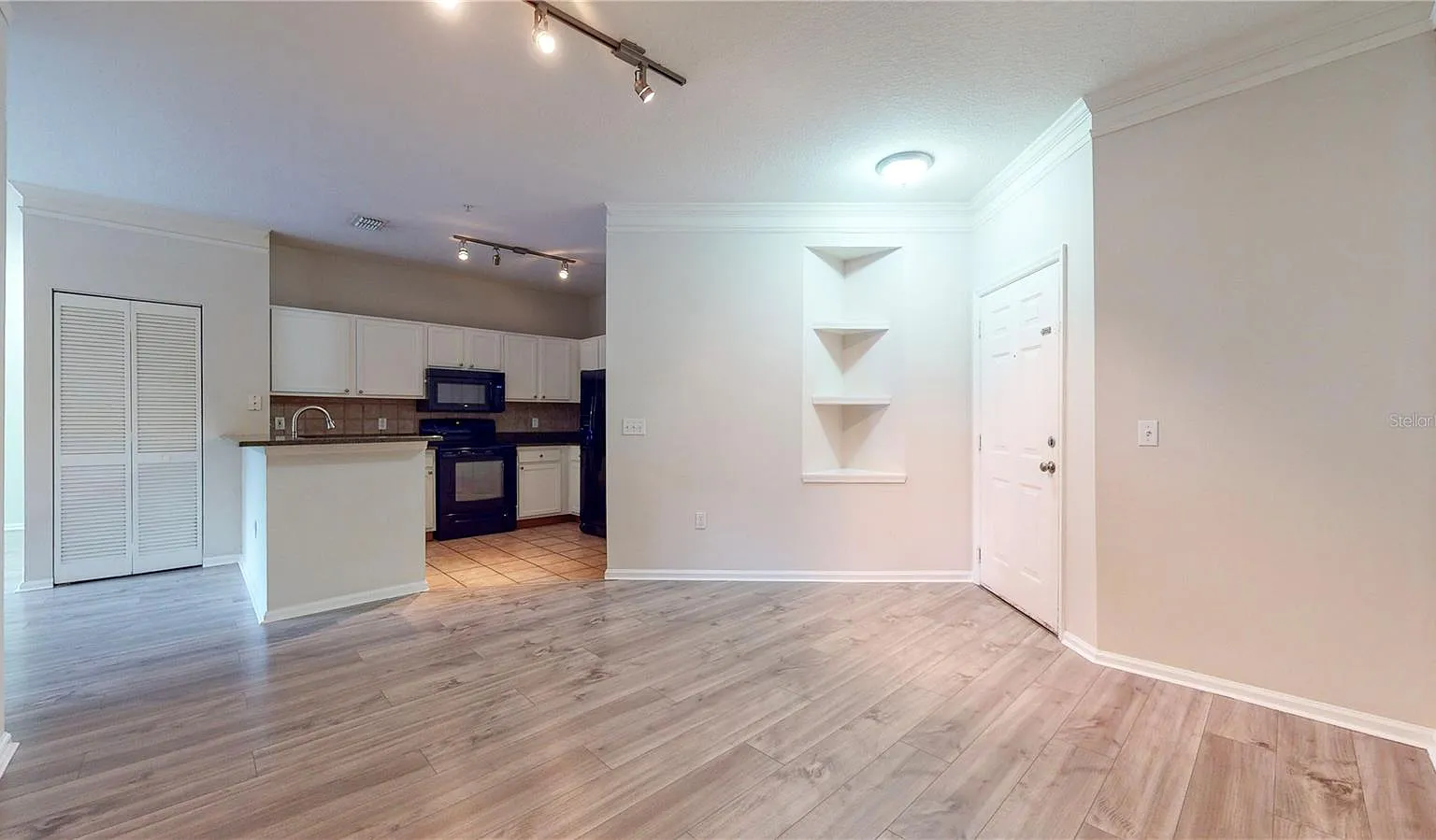 3 bed, 1401 sqft, $2,200 — Photo 3