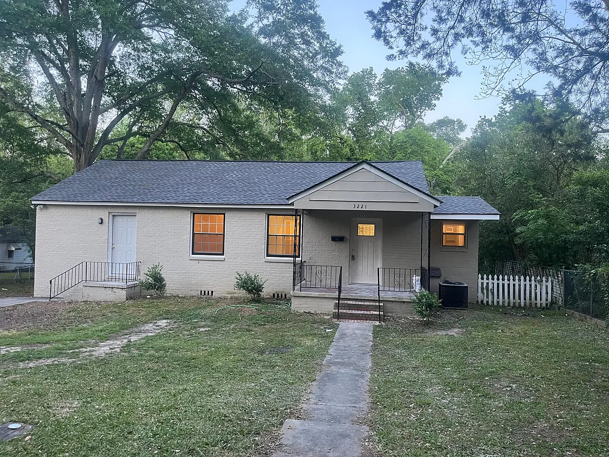 Building Photo - 3221 Atkins Dr