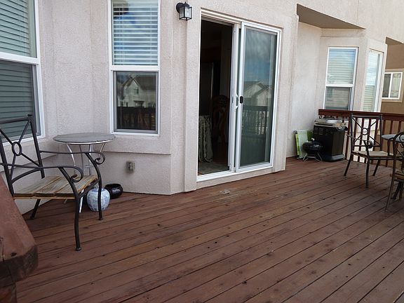 Access kitchen thru slider  