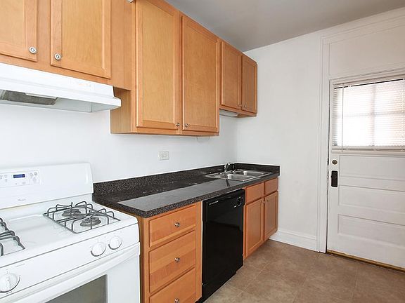 4th image of 342 S Austin Blvd APT 2J