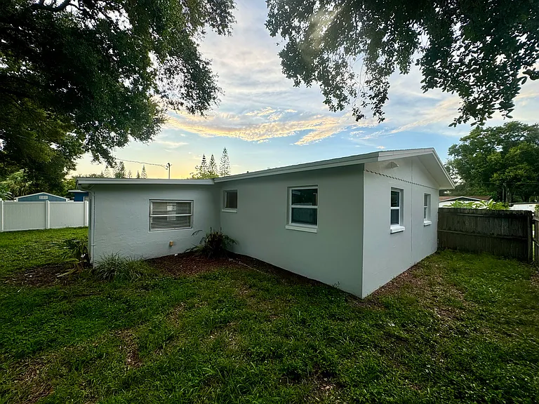 2934 Webley Dr — Photo 8