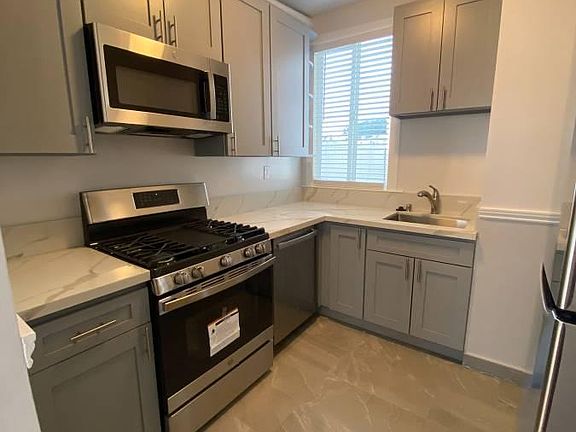 2nd image of 585 Page St APT 5