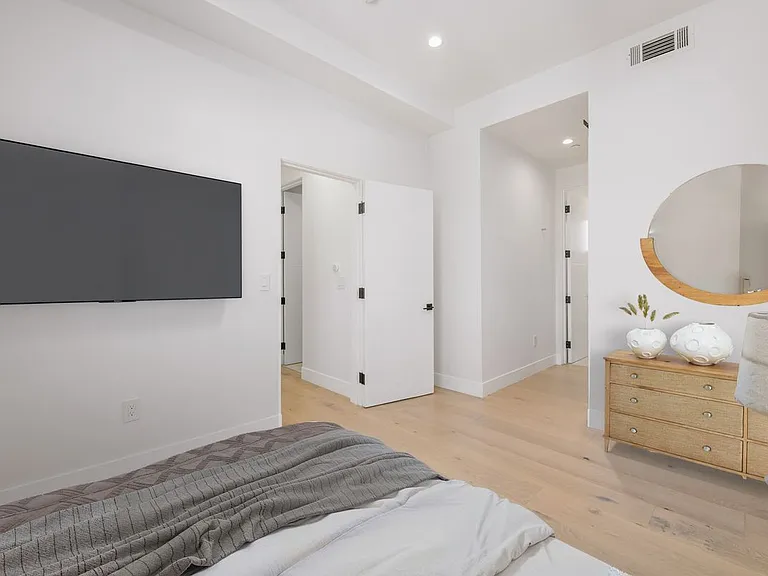 741 N Gramercy Pl — Photo 13