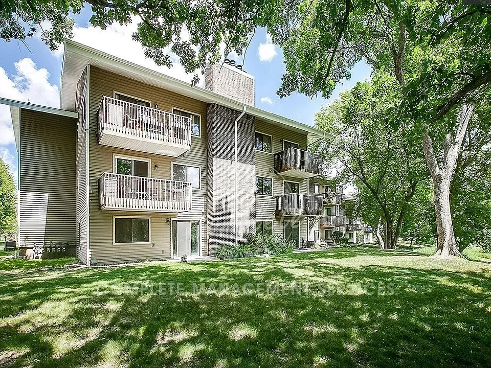 14325 Fairway Dr