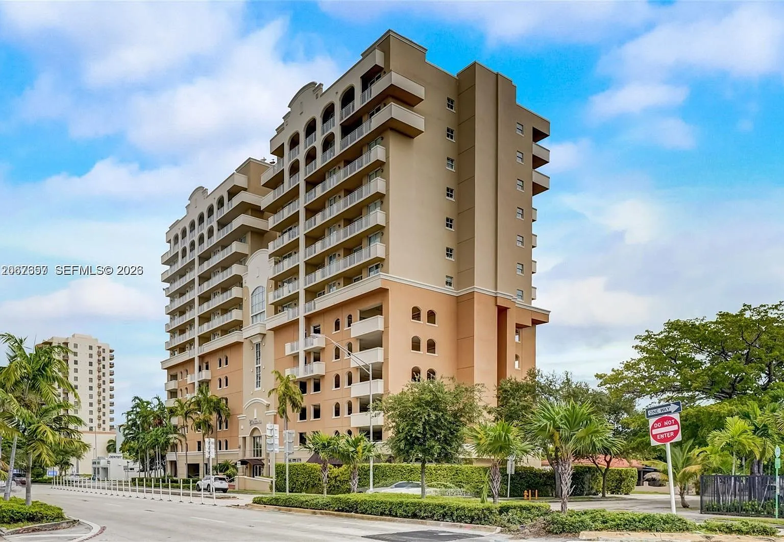 Catalonia Condo — Photo 2