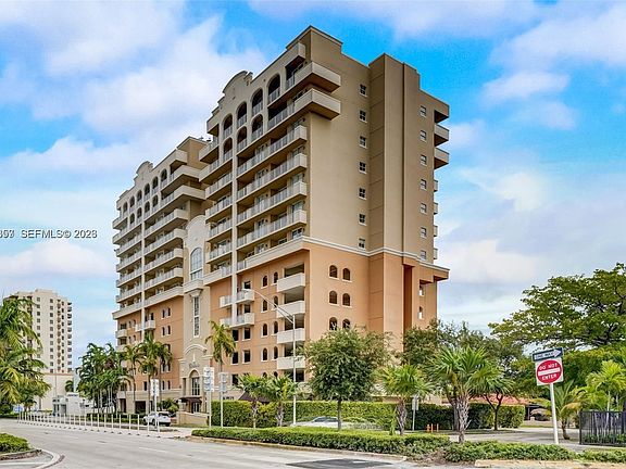 2nd image of 2425 SW 27th Ave APT 806