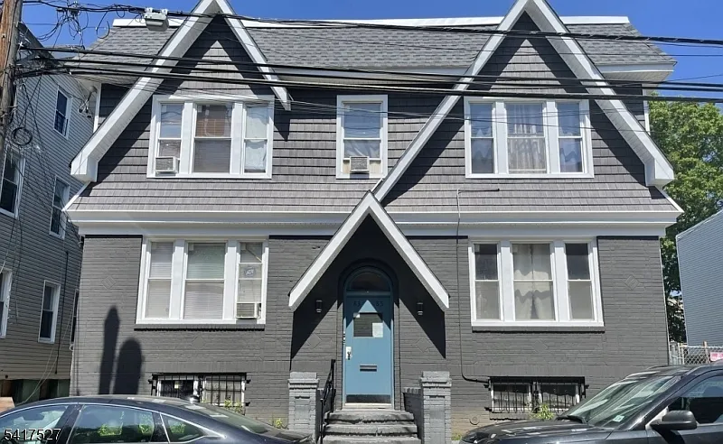 83 Aldine St #2R