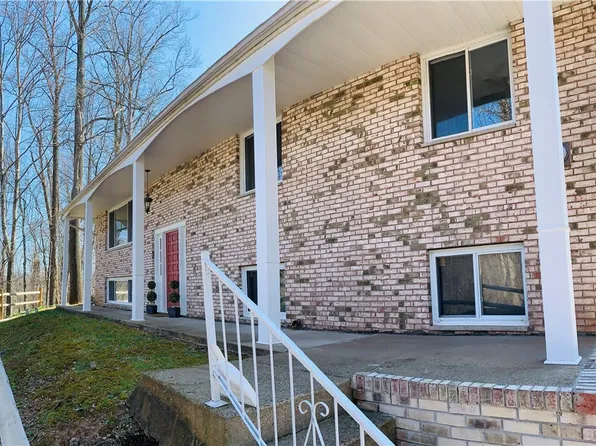 6 Poplar Dr, Vienna, WV 26105