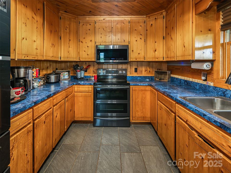 16th image of 50 Holland Ridge Dr