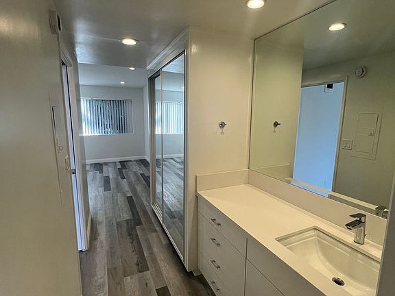 3rd image of 1323 14th St #H