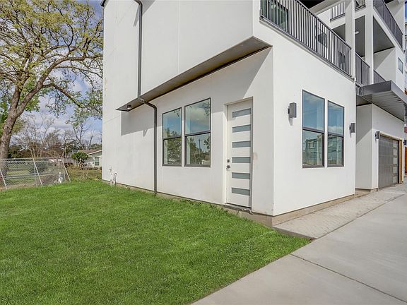 3rd image of 6816 Hartland Ave