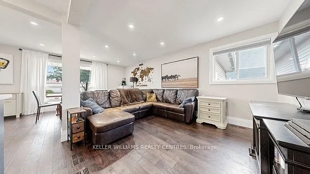 29 Bronte Cres #UPPER — Photo 15