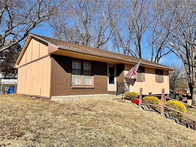 1st image of 3905 E Hills Dr